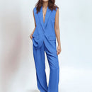 Conjunto Antoinette™ com Colete Alfaiatado e Calça de Linhas Alongadas / Clássico, Feminino e Inesquecível!