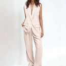 Conjunto Antoinette™ com Colete Alfaiatado e Calça de Linhas Alongadas / Clássico, Feminino e Inesquecível!